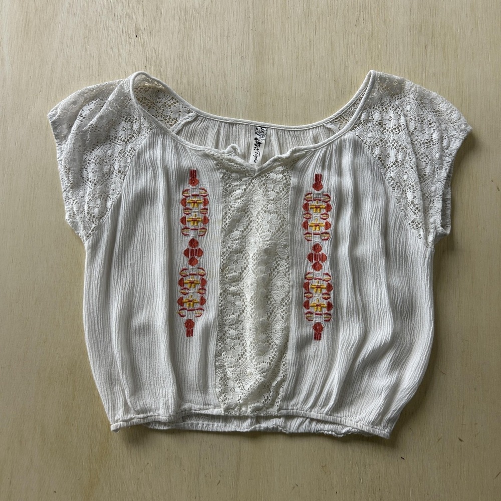 Topia White Boho Lace Embroidered Crop Top